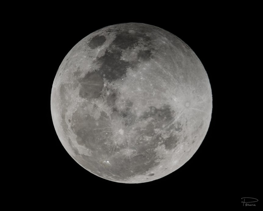 Figure 10: Image of the moon taken with ISO of 64 from Oahu, USA.